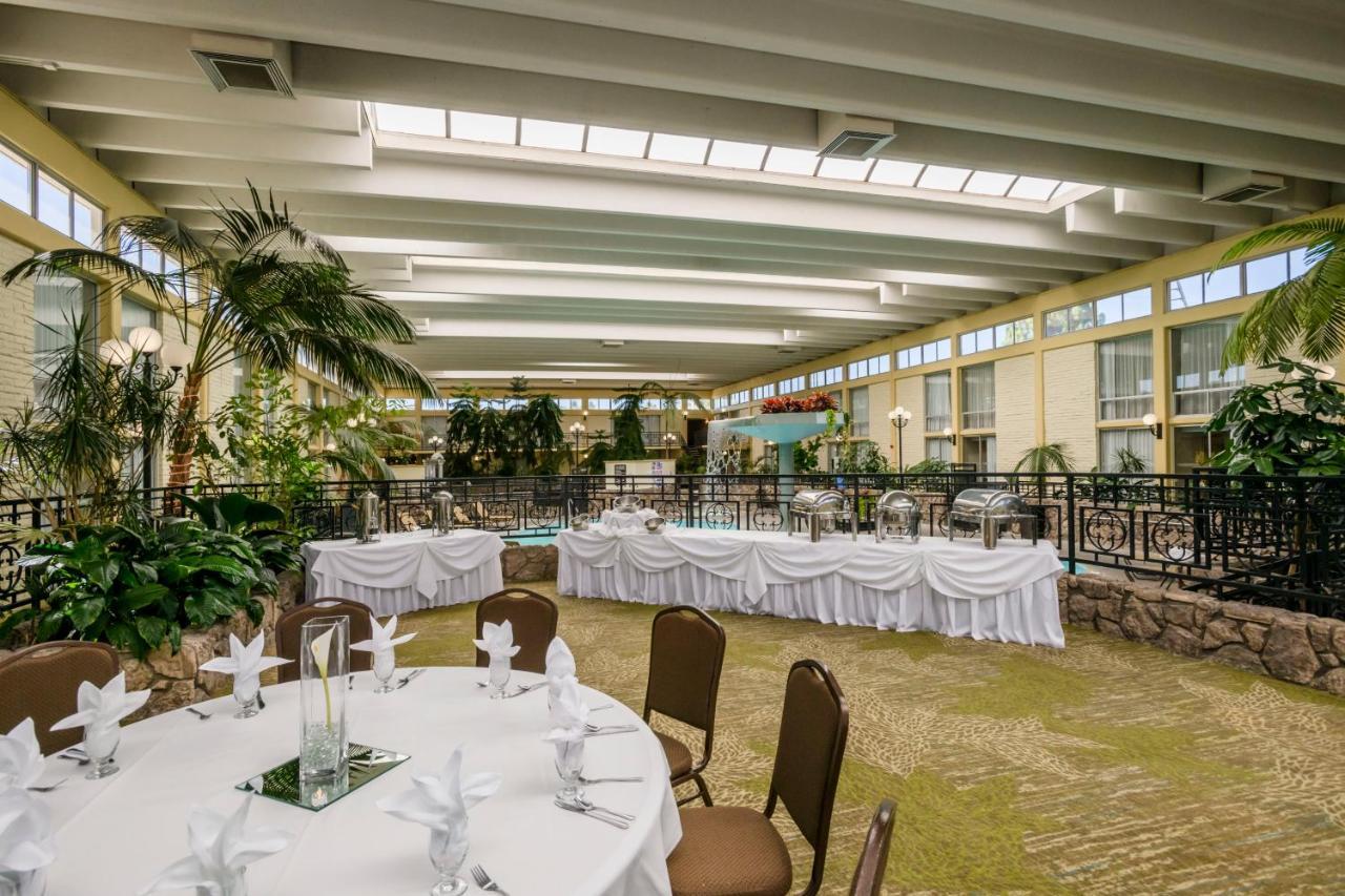 Hotel Wyndham Garden Fresno Yosemite Airport Exterior foto